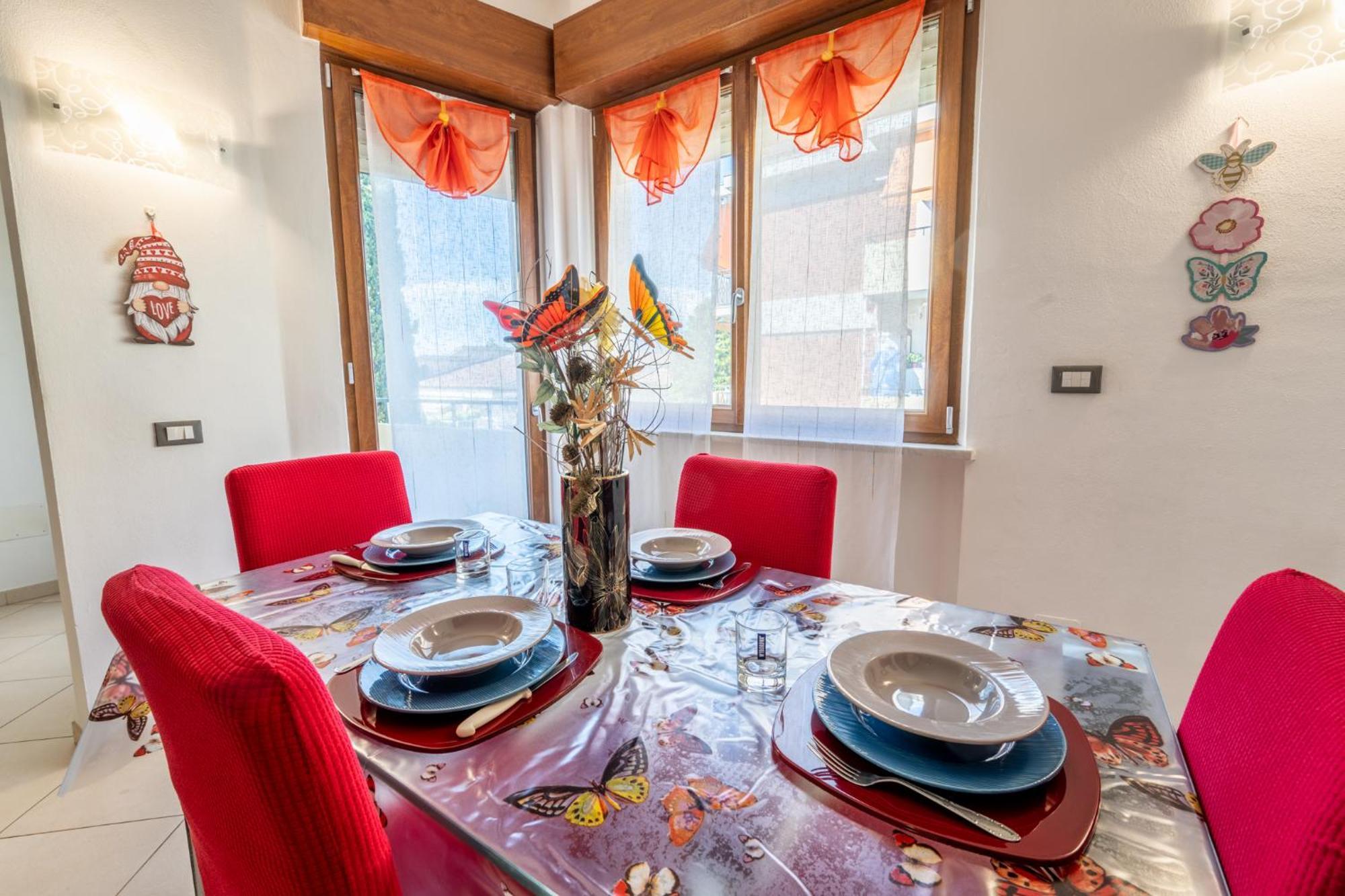 New Luxury 2Bdr Terrace, Views, Ac Lejlighed Marina Di Carrara Eksteriør billede
