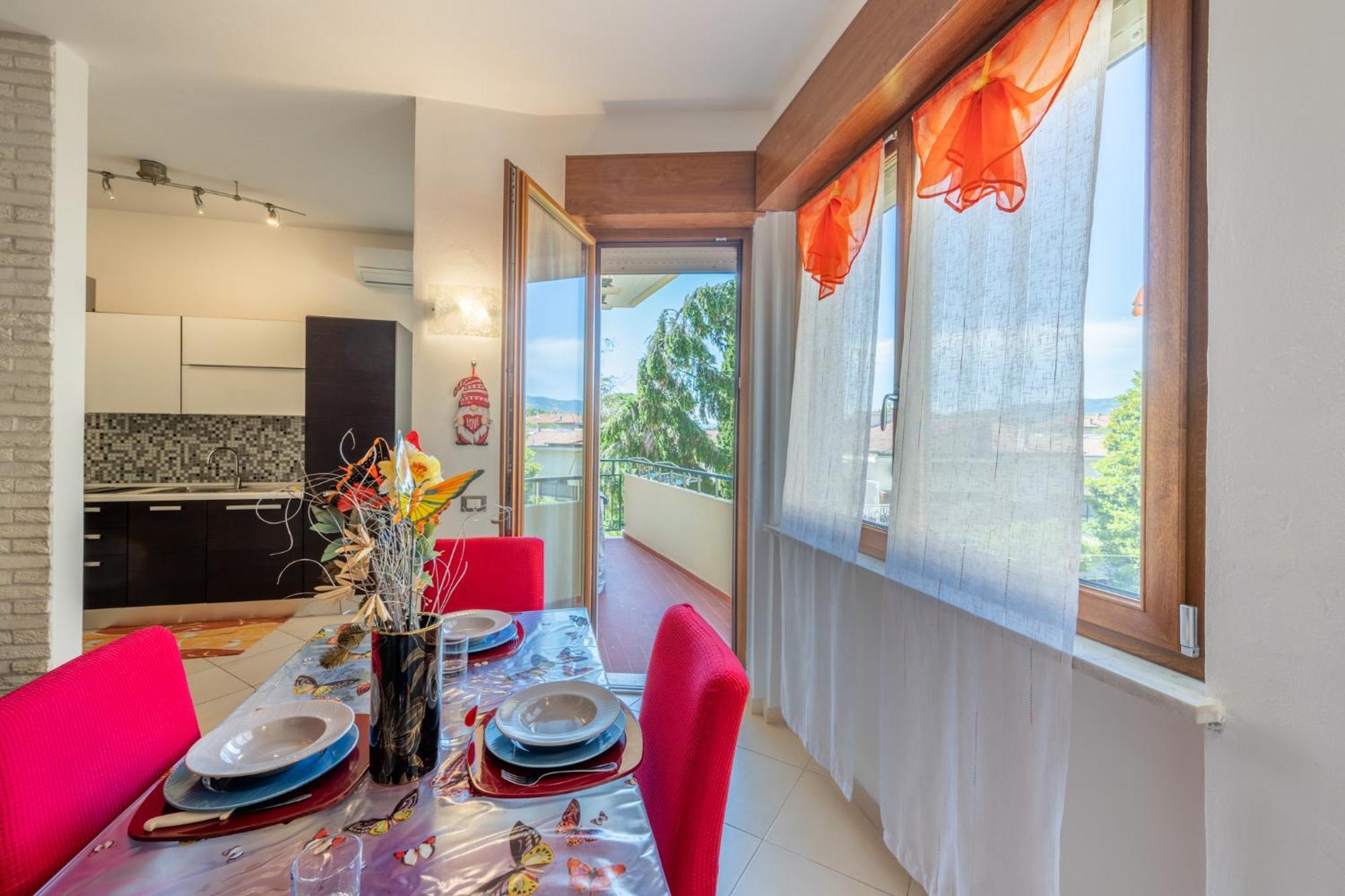 New Luxury 2Bdr Terrace, Views, Ac Lejlighed Marina Di Carrara Eksteriør billede