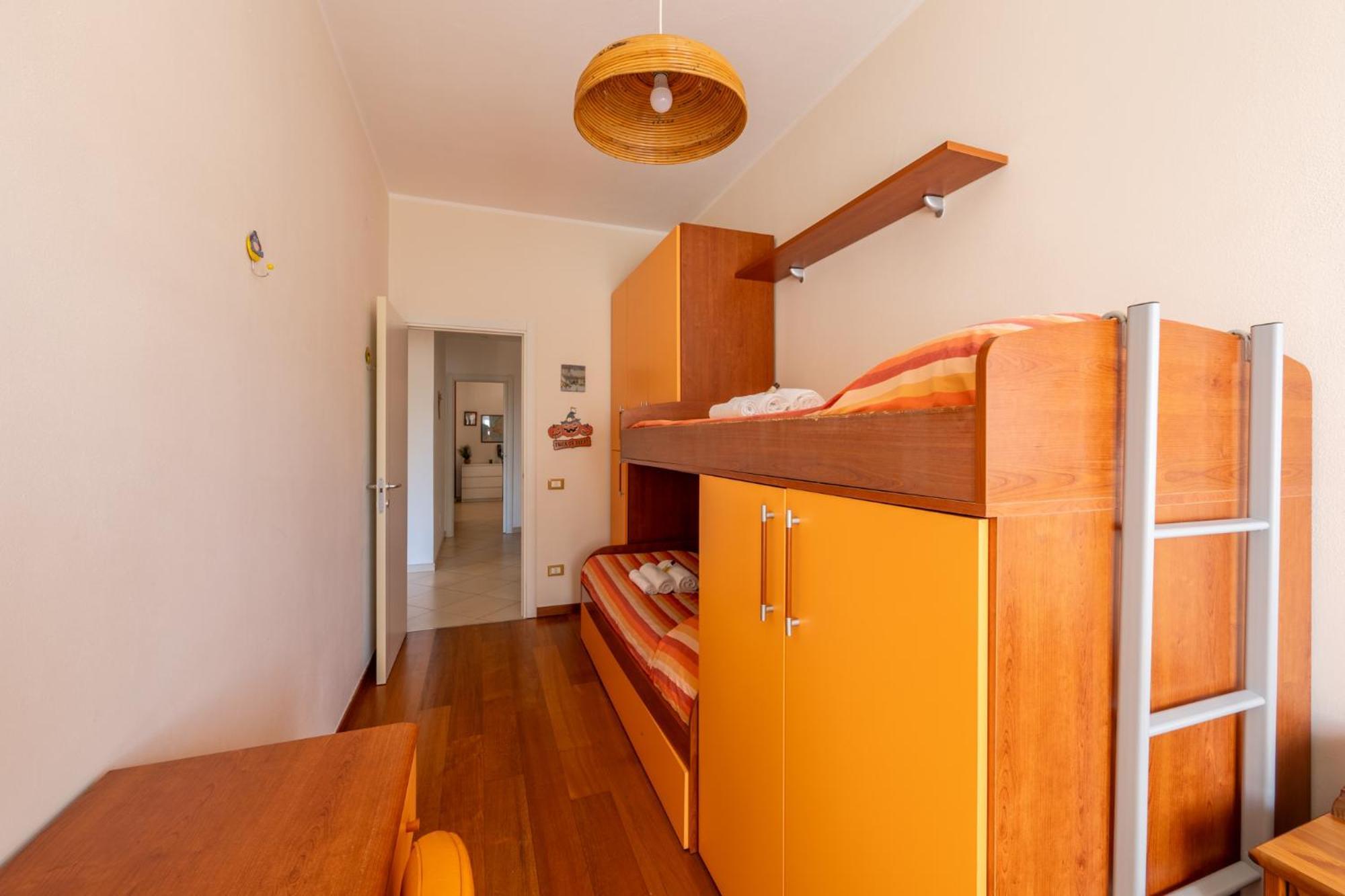New Luxury 2Bdr Terrace, Views, Ac Lejlighed Marina Di Carrara Eksteriør billede